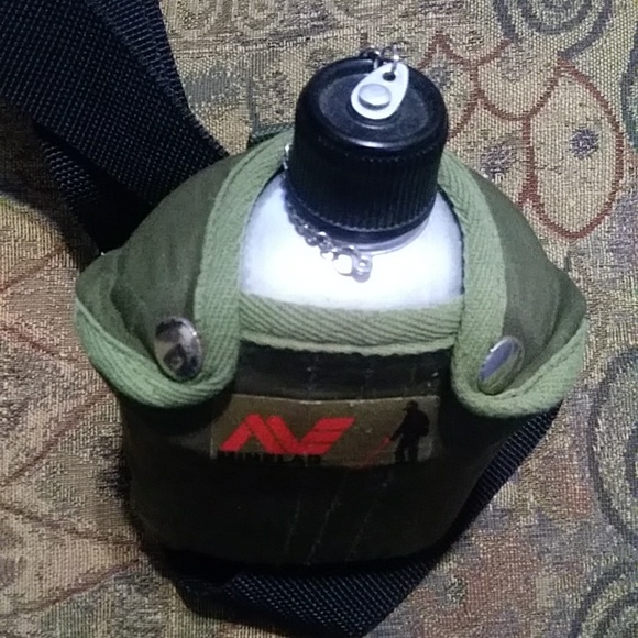 Never used Minelab Canteen W/Belt - Picture 3 of 4